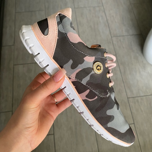 Guess Camo Print Sneakers - Picture 1 of 7